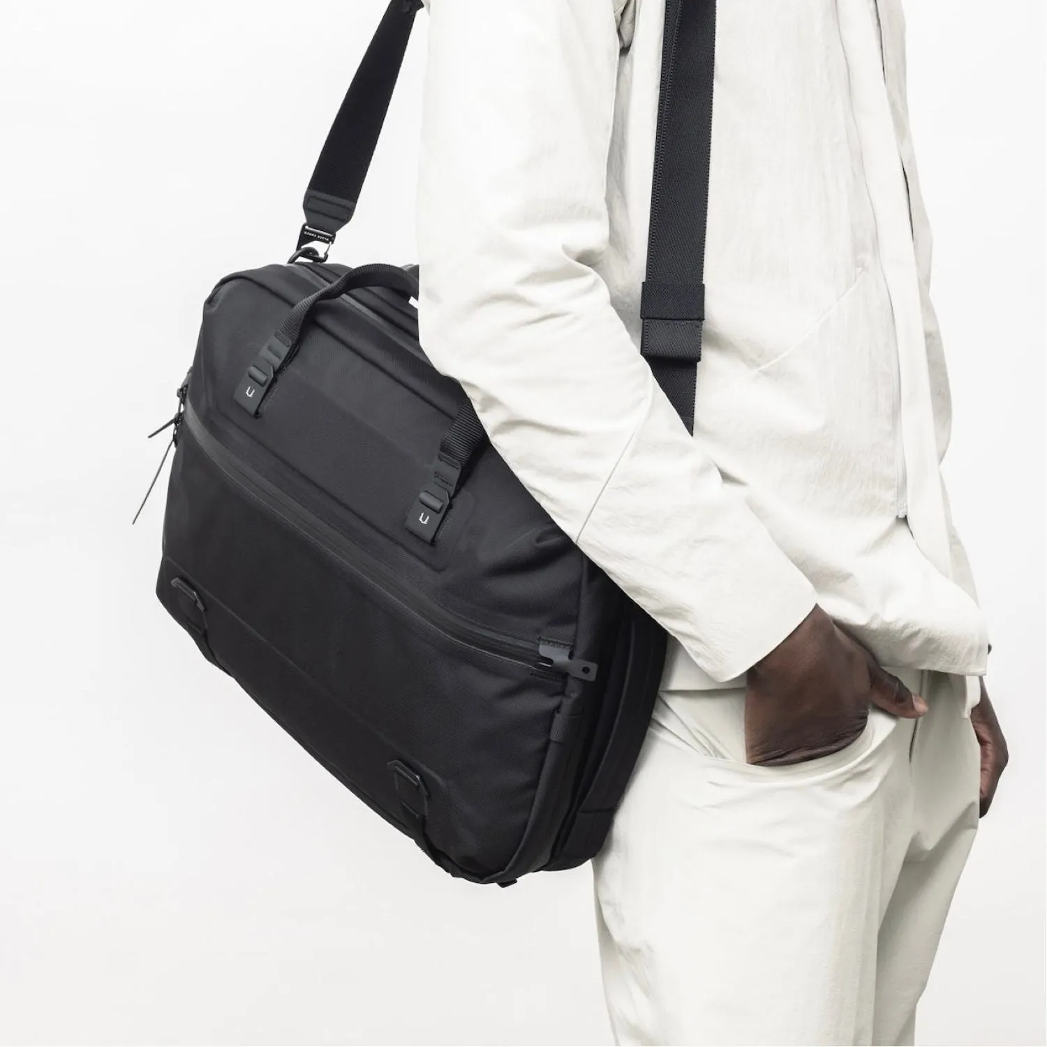 Black Ember Forge SB 16” Laptop Shoulder Bag 20L