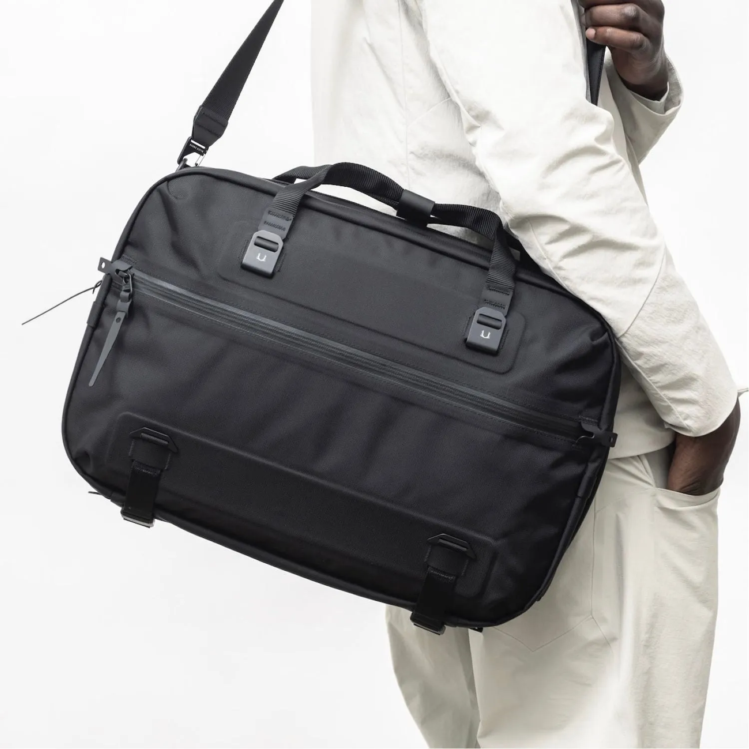 Black Ember Forge SB 16” Laptop Shoulder Bag 20L